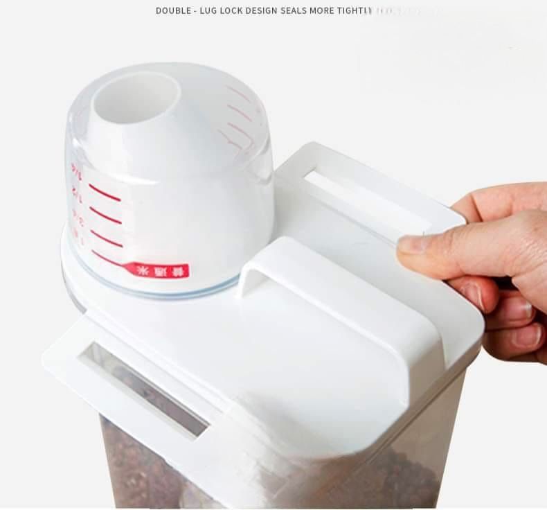 Transparent 1.5L Pantry Storage Container with Pour Spout
